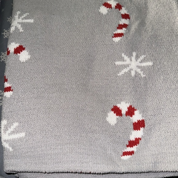 Christmas Candy Cane Throw ❄️❄️☃️⛄️ - Picture 2 of 7